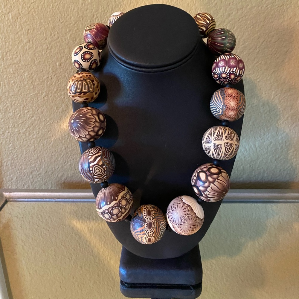 Beautiful wood bead Necklace - Handmade